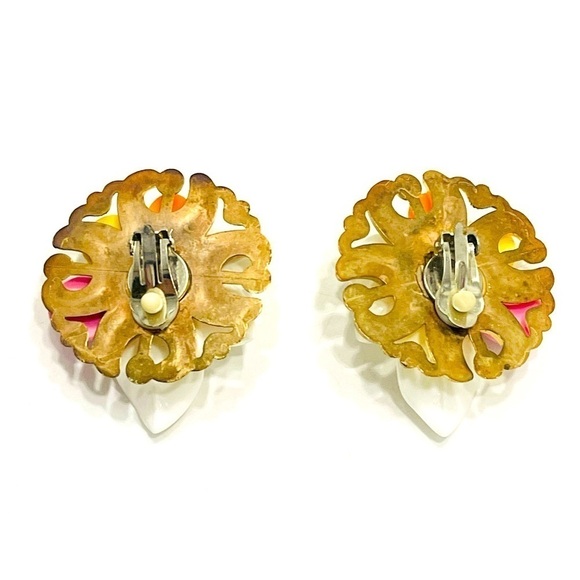 3/$18 White Flower Clip-on Earrings Cabochon Gold Tone Plastic Costume Jewelry - Picture 5 of 5